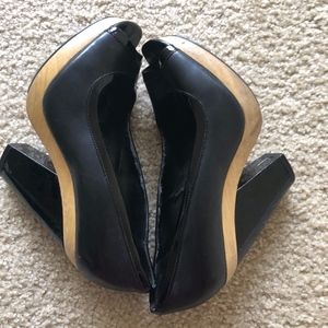 Woman's Vince Camuto Pump